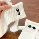 Alobee-Harajuku-Couple-Cotton-Sock-Magnetic-Suction-Hand-In-Hand-Socks-Black-White-Unisex-Holding-Hands.webp
